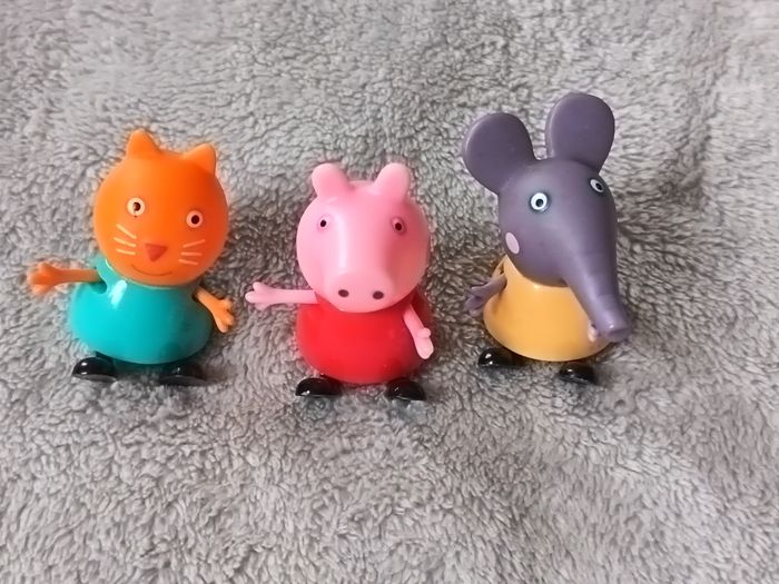 Classe Peppa pig avec 3 personnage incomplet - photo numéro 3
