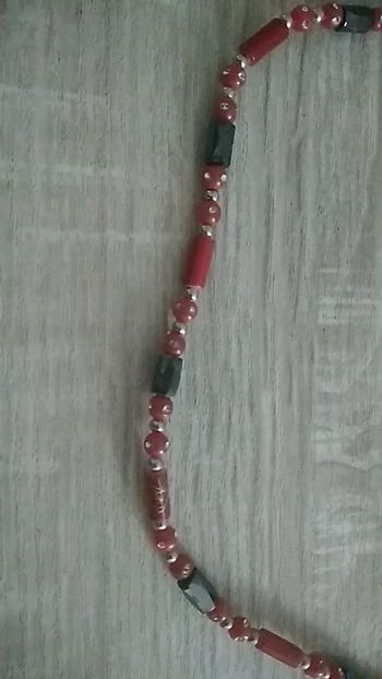 Collier / bracelet magnétique rouge