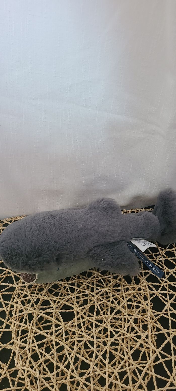 Tout autour du monde Peluche Petit requin