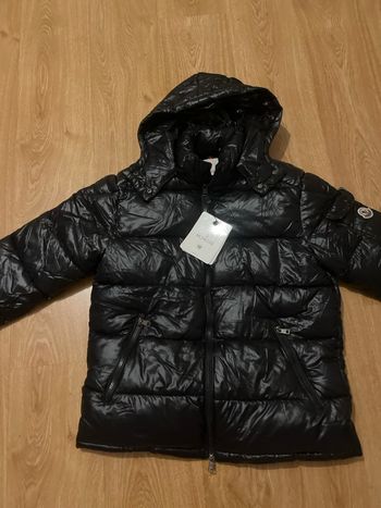 Doudoune moncler jamais porté avec étiquette négociable