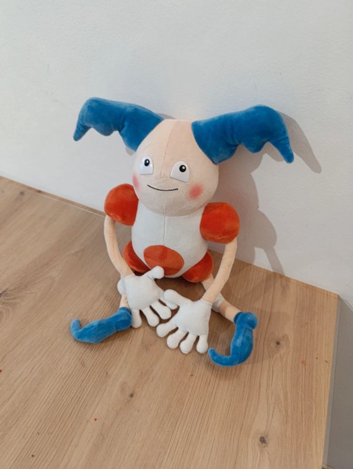 Peluche Mr mime détective Pikachu