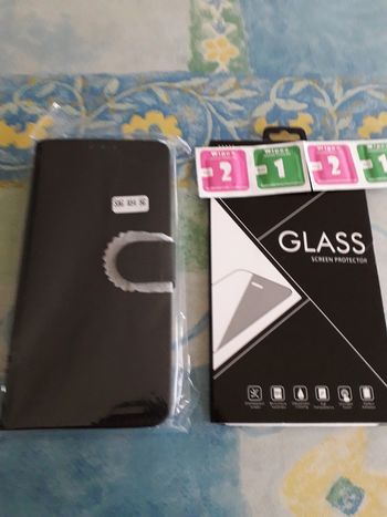 Coque + 2 verres trempés