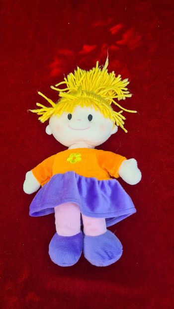 Poupée de tissus cheveux de laine jaune