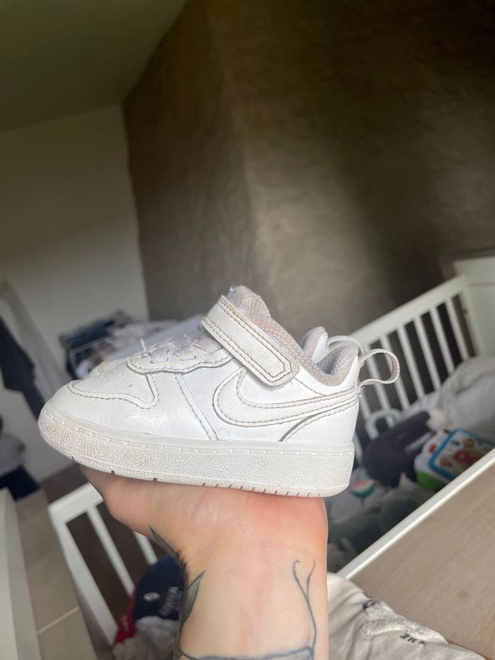 Nike blanche - photo numéro 3