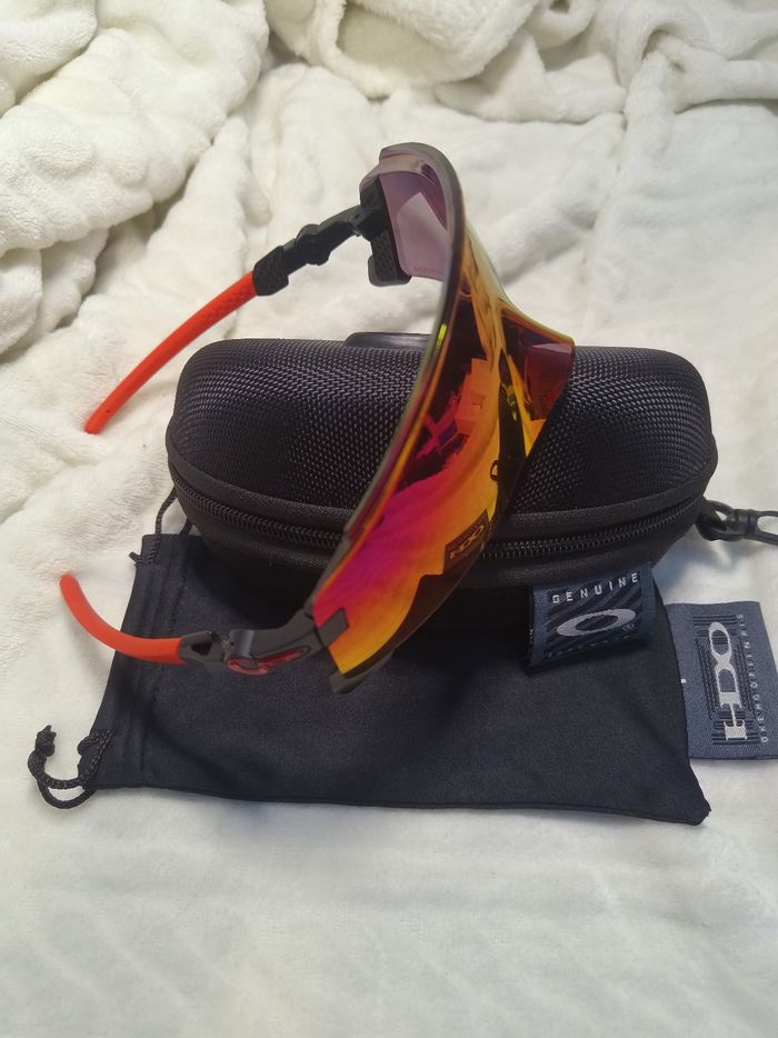 Lunettes de Soleil & sport Oakley neuves dans boîte - photo numéro 2