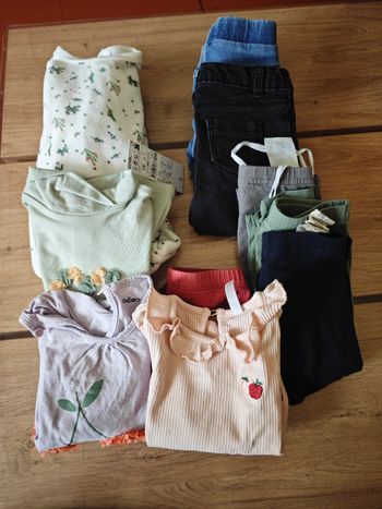 Lots de vêtements bébé fille en 12 mois