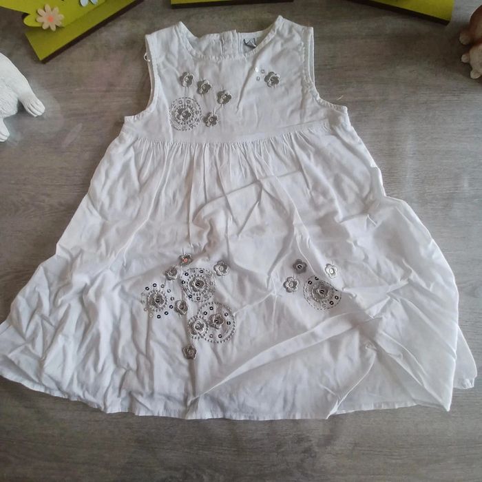 Magnifique robe blanche 23 mois - photo numéro 2