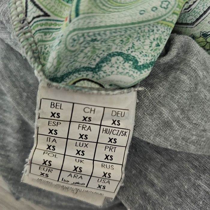 Tee-shirt taille XS - photo numéro 3
