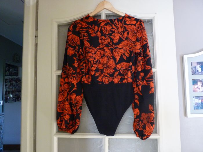Body bodie femme S 36 shein cache coeur noir et imprimé rouge TBE - photo numéro 3