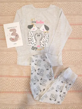 Pyjama 2 pièces "toutous" 3 ans