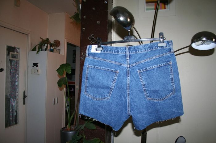 🌸Short denim cloutés Taille 44 "Mango" Mode 2023 neuf 🌸 - photo numéro 3