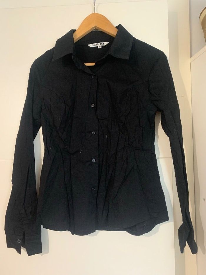 Chemise noire cintrée