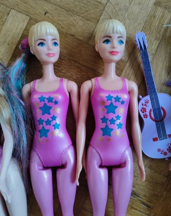 7 poupées  Barbies et autres poupées rock - photo numéro 2
