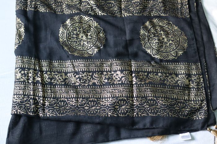Foulard noir - photo numéro 2