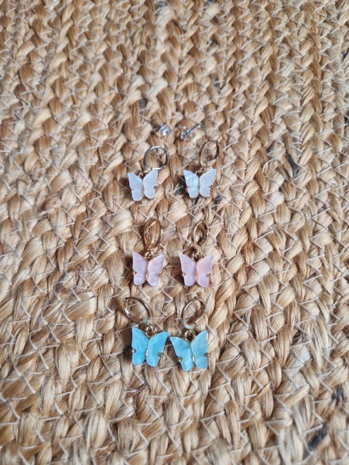 Lot de 4 paires boucles d'oreilles papillon et strass