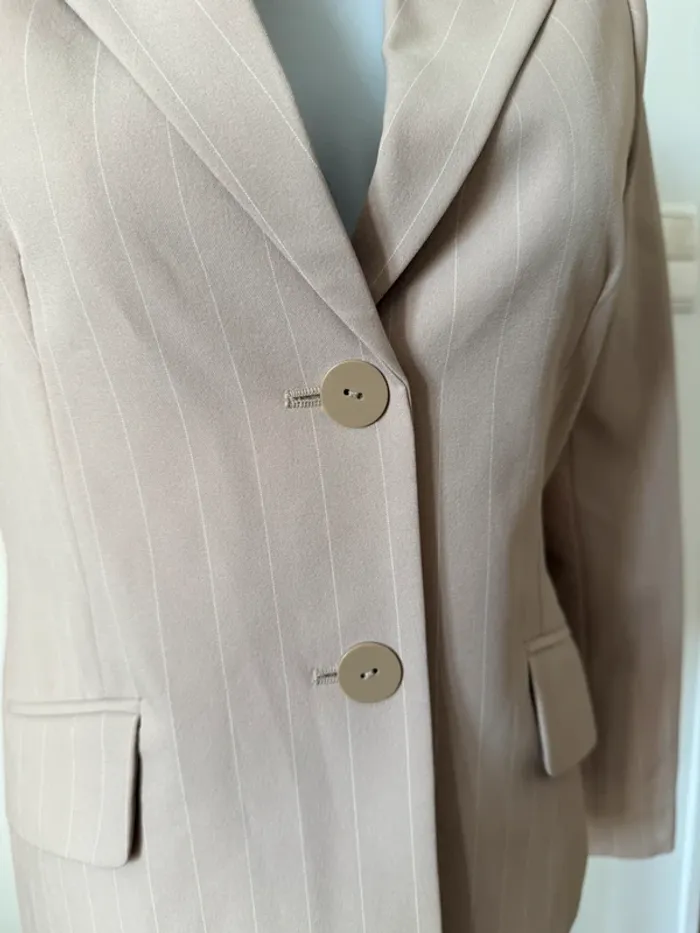 Blazer neuf avec étiquette beige à rayure taille 40 - photo numéro 3