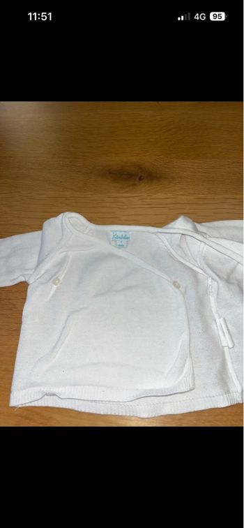 2 brassières naissance blanches 1 mois