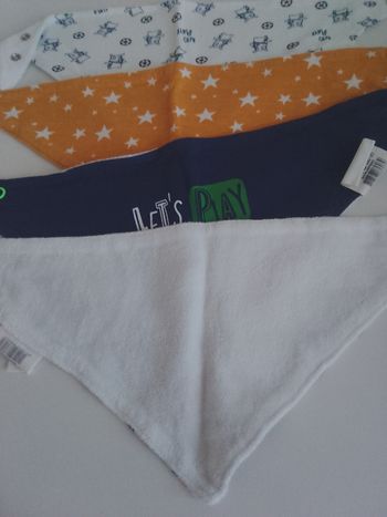 Bavoirs bébé triangles