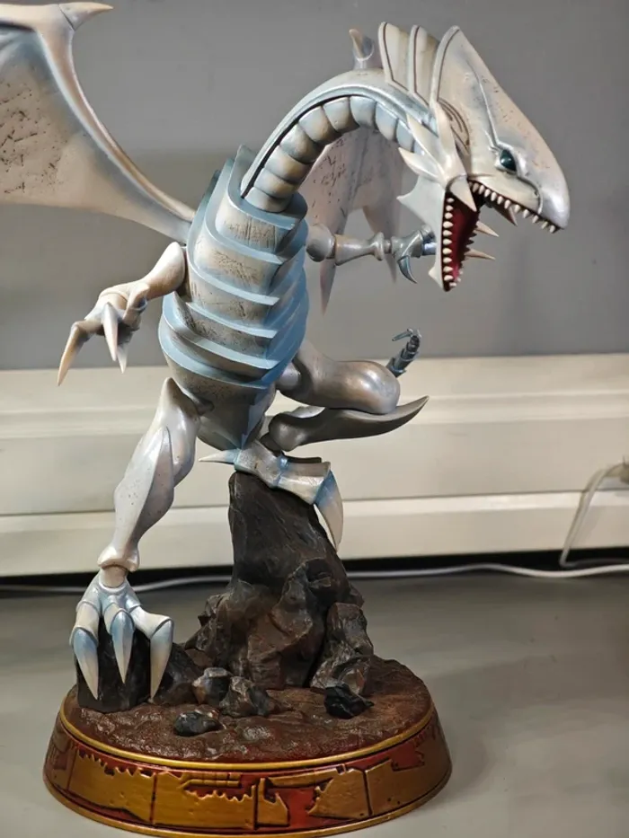 Figurine Yu-Gi-Oh : Blue Eyes White Dragon White Edition F4F 30cm / 55cm - photo numéro 3
