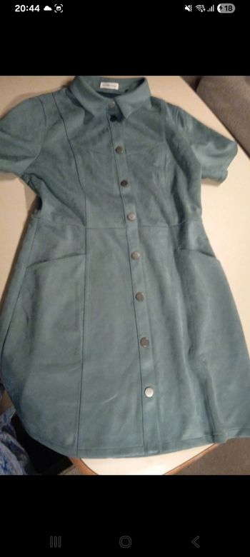 Robe cache cache neuve en suédine  taille 40