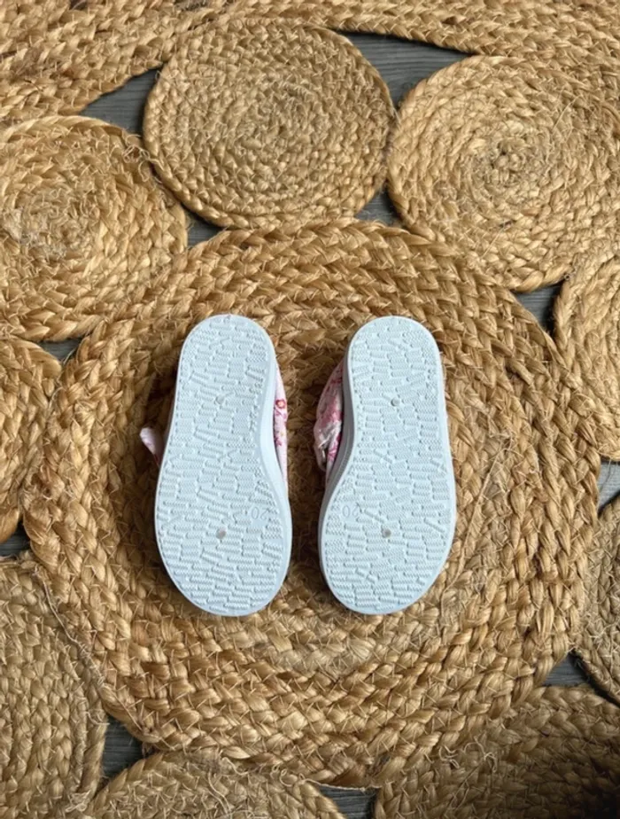 Chaussures d’été taille 20 - photo numéro 2