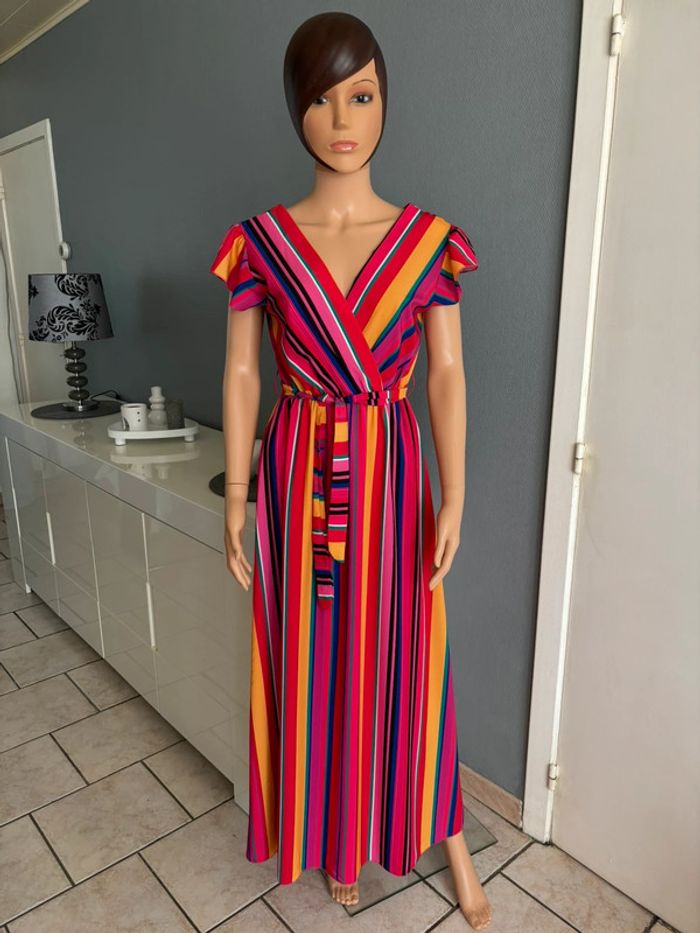 Robe longue colorée neuve
