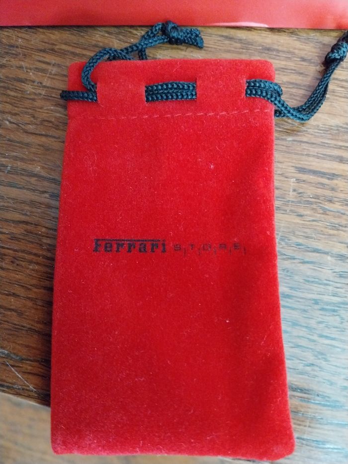Sac cadeau et pochon Ferrari - photo numéro 5