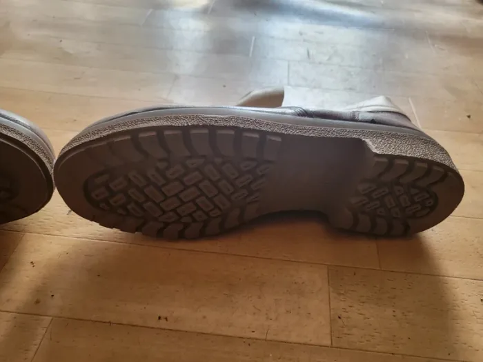 Chaussure de sécurité neuve pointure 42 - photo numéro 5