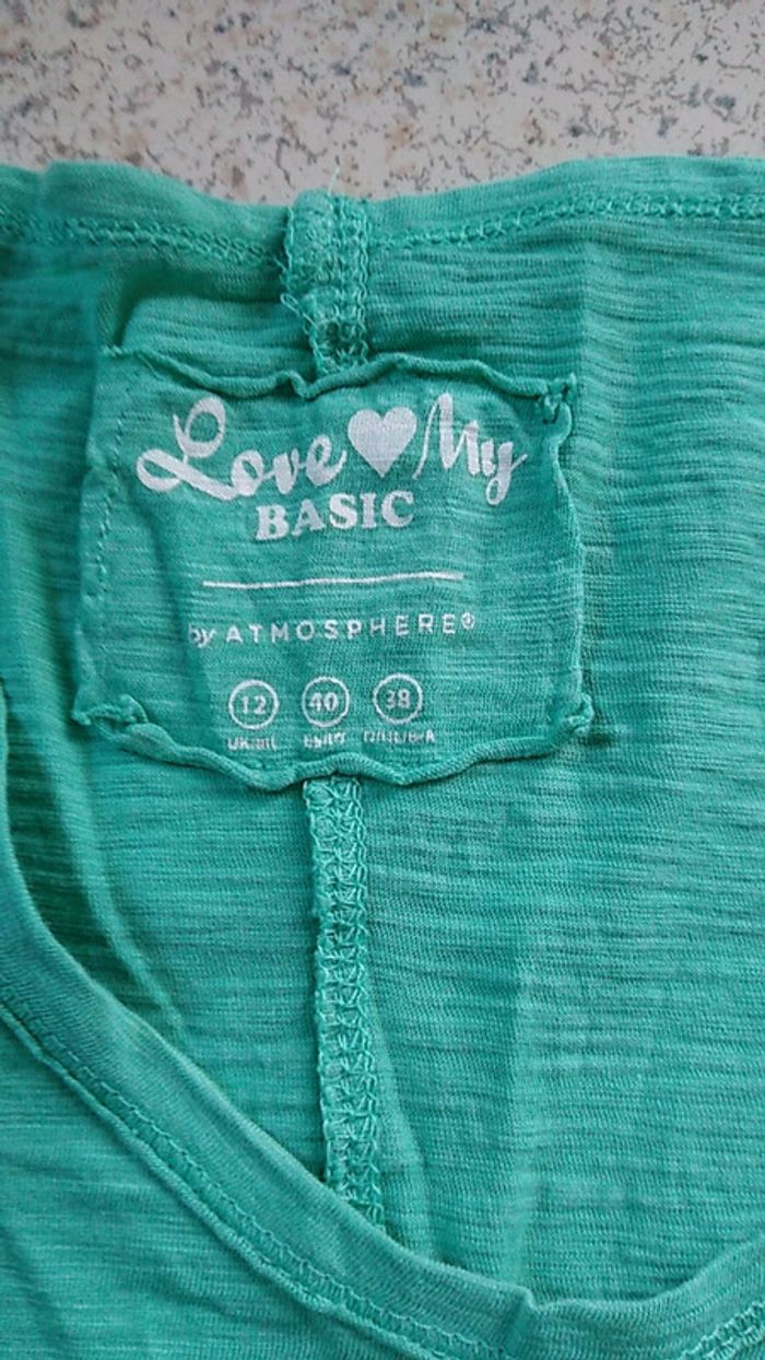 Petit t-shirt vert taille 38 - photo numéro 2