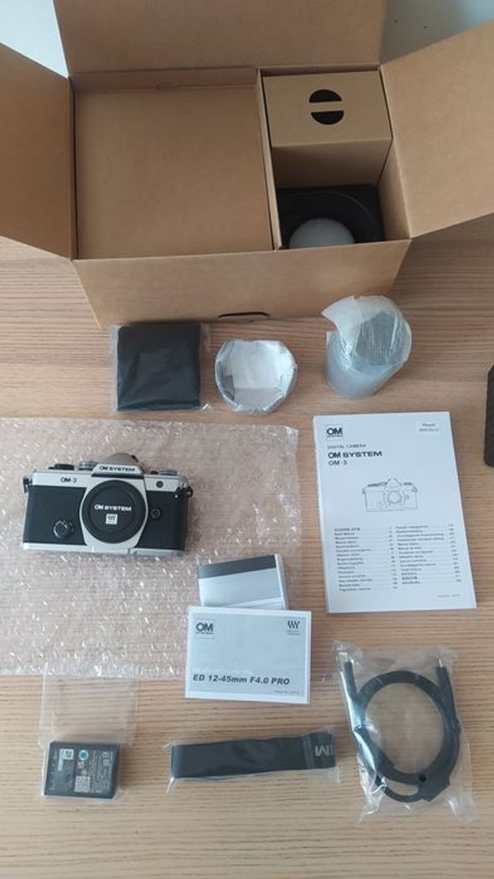 Appareil photo OM System OM3 avec objectif 12-45mm f/4 PRO Neuf