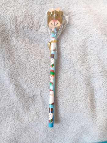 Crayons de bois et gomme renne noel