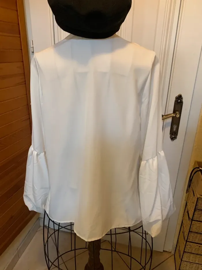 Chemise blanche à manches bouffantes - photo numéro 3