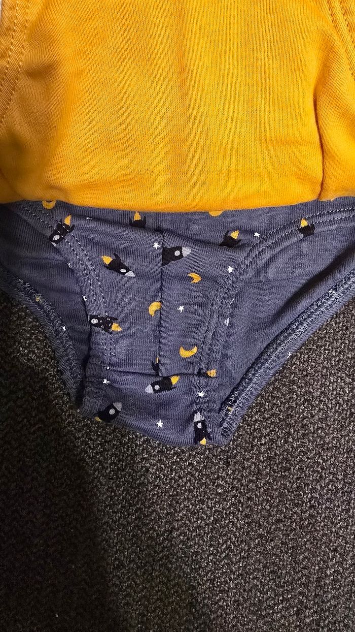 (Neufs non portés) 💙😍🥰maillots de corps, slips, chaussettes 18mois garçon 💙😍🥰 - photo numéro 4