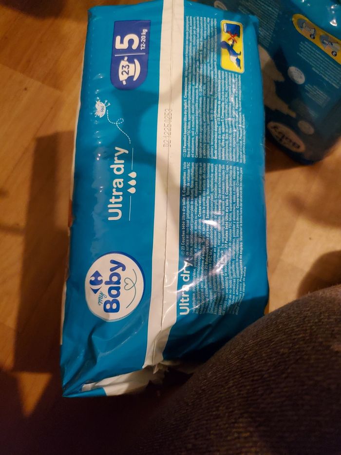 2 pacquets de couches - photo numéro 4