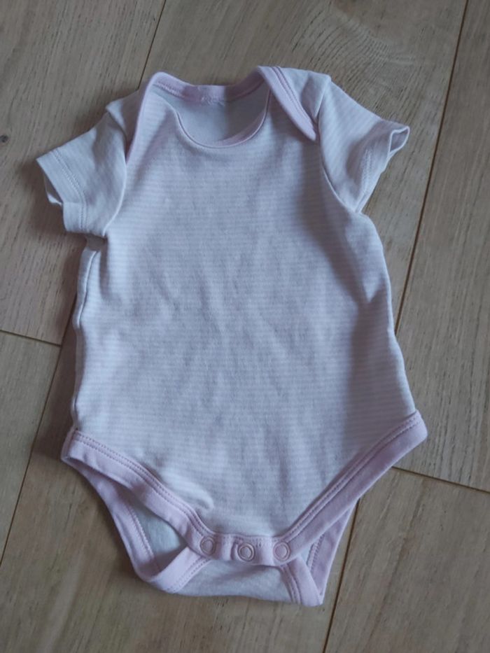 Bodie fille 1 mois en très bon état (78)