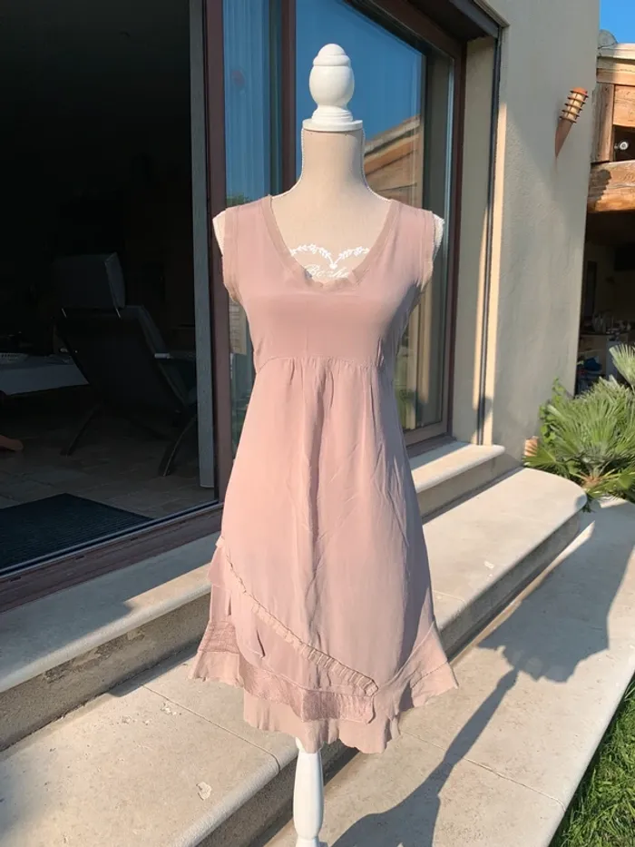 Robe en soie beige rosé La Féee Maraboutée taille 38 neuve - photo numéro 2