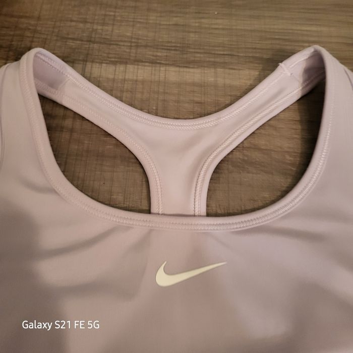 Brassière de sport Nike 14 ans neuve avec étiquette - photo numéro 2