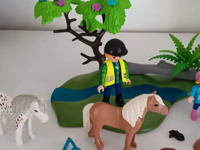 Playmobil

6947 Playmobil Cavaliers avec poneys et cheval - photo numéro 4