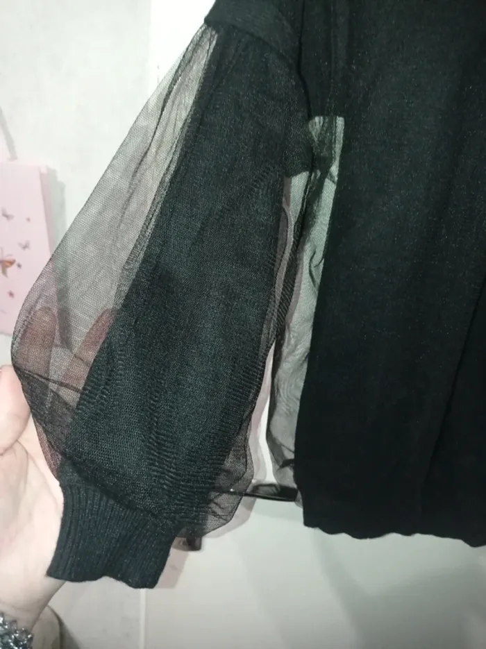 Pull noir recouvert de tulle - photo numéro 3