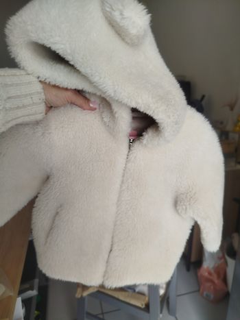 #kytie12moisfille. Blouson a capuche taille 12/18 mois