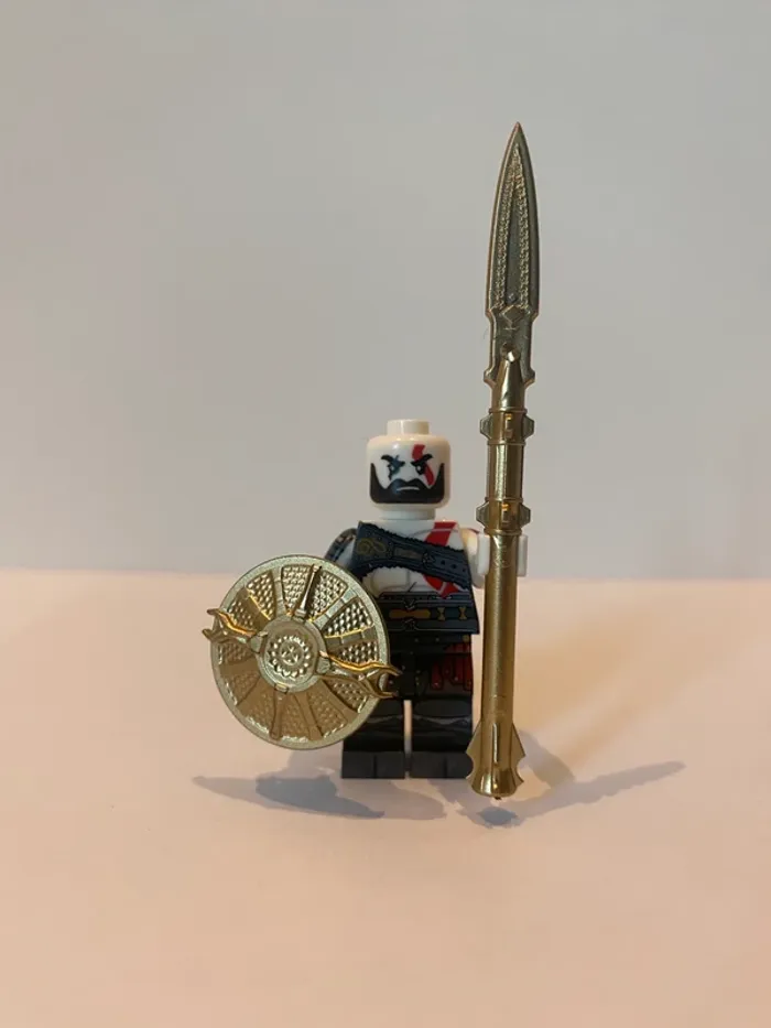 Figurine type lego Kratos. God of War
