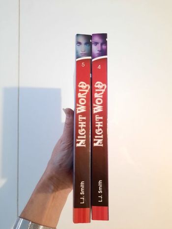 Livre de poche pour ados Nigth World 4 et 5