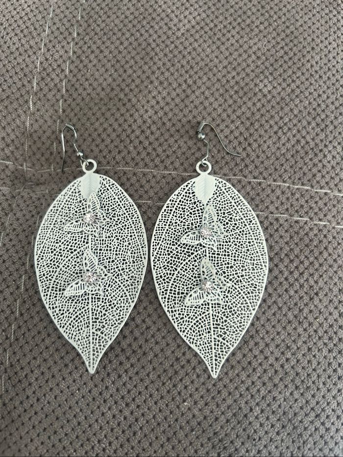 Boucles d’oreilles blanche