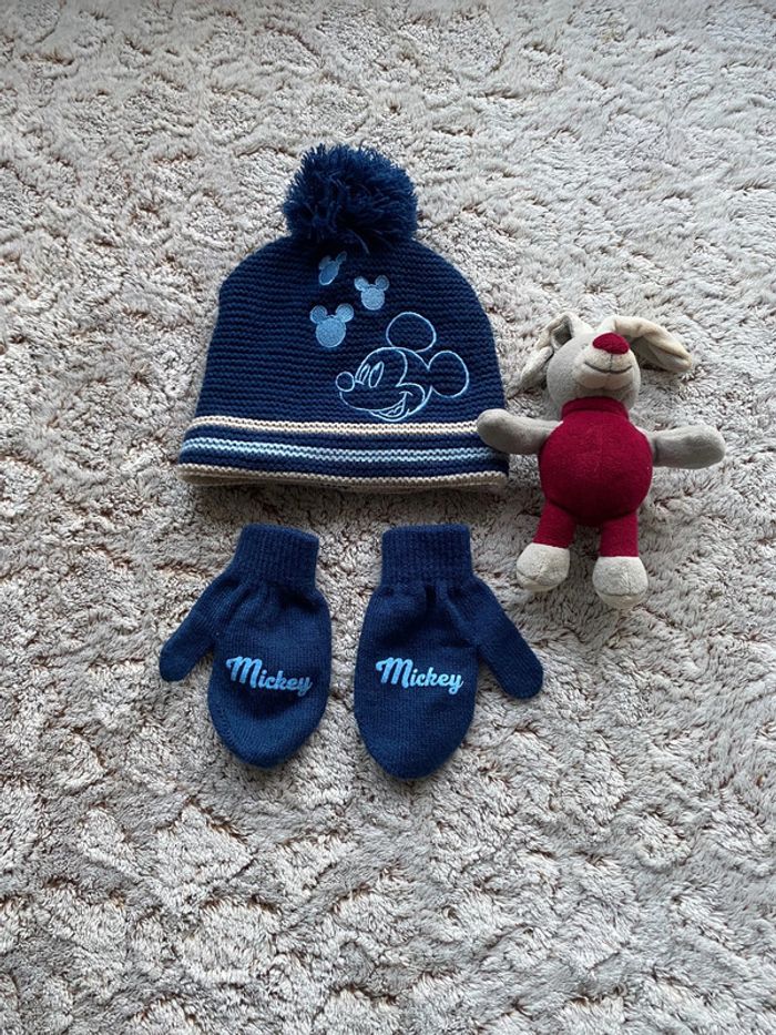 Jolis bonnet et moufles Mickey