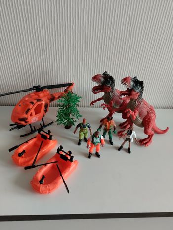 Ensemble jouets monde dinosaures