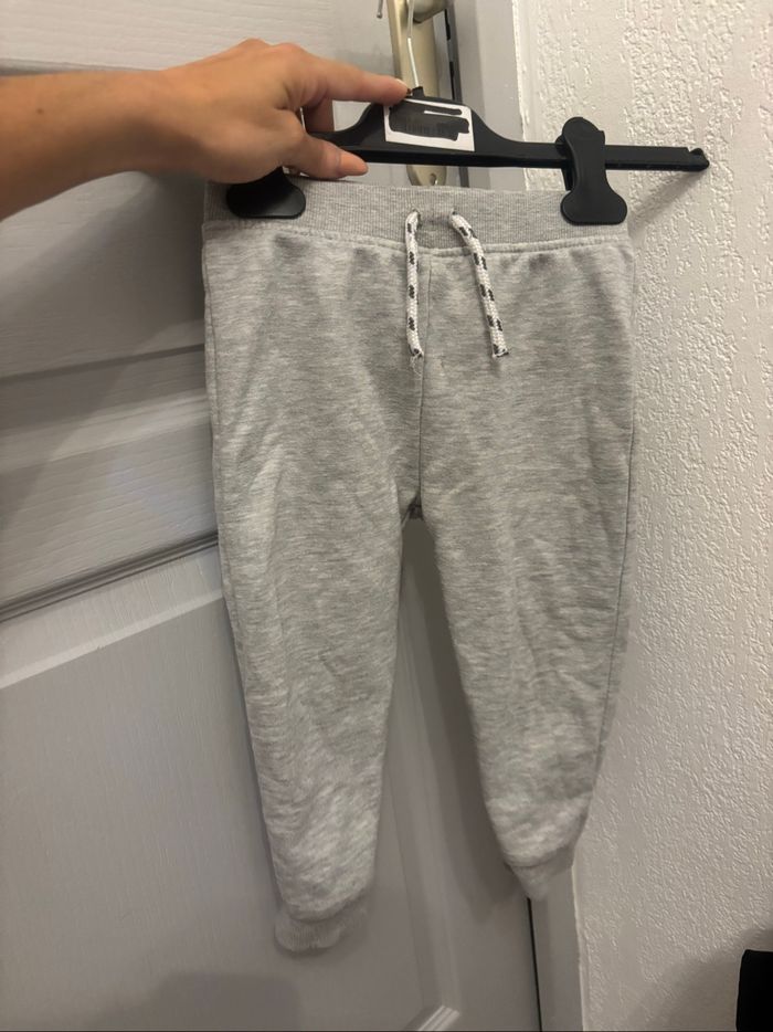 2 joggings primark 18/24 mois - photo numéro 4