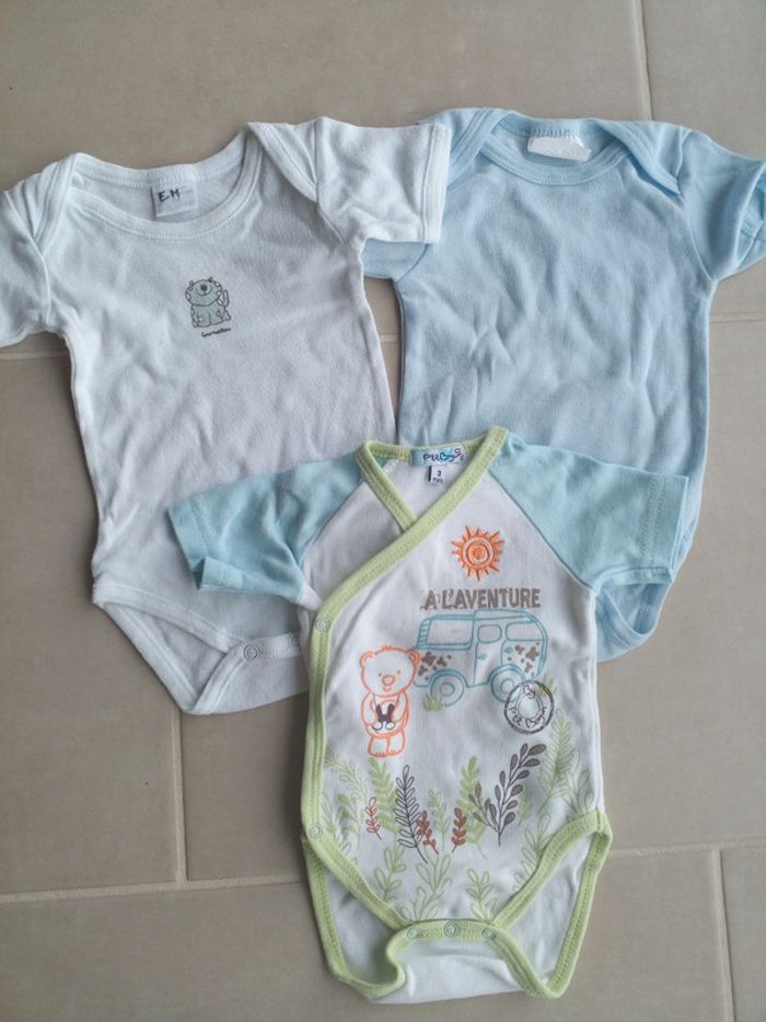 3 bodys manche courte