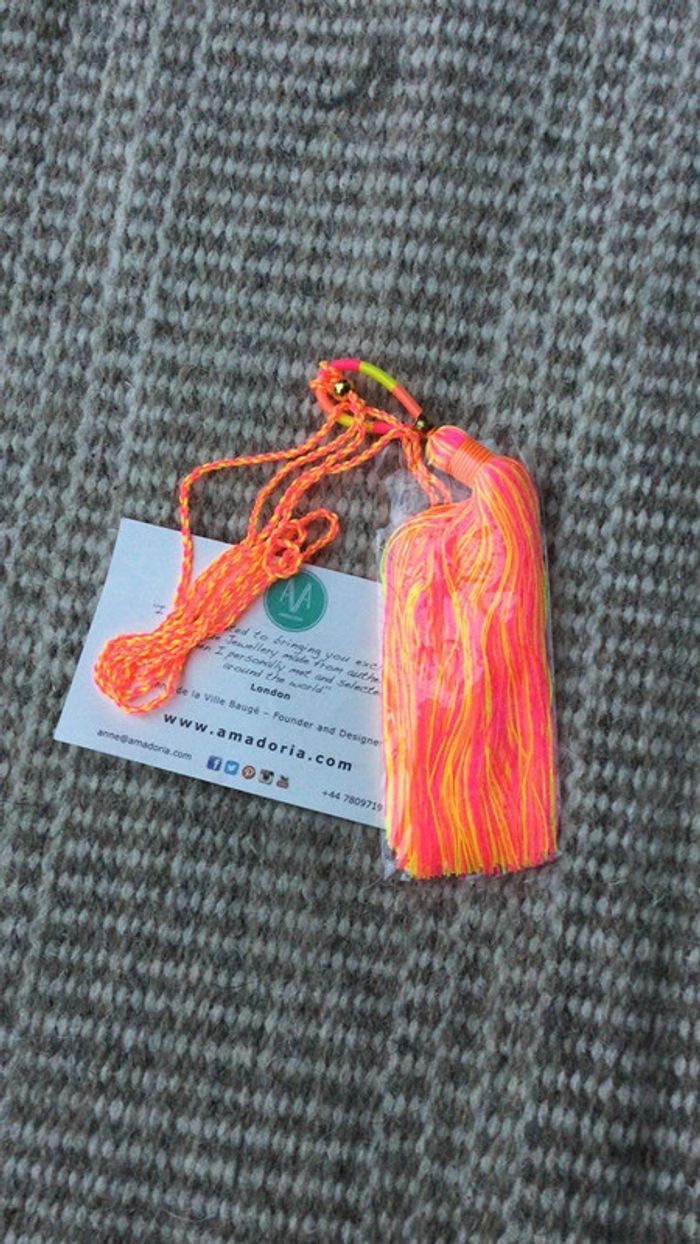 Collier amadoria fluo super effe taille ajustable pompons - photo numéro 2