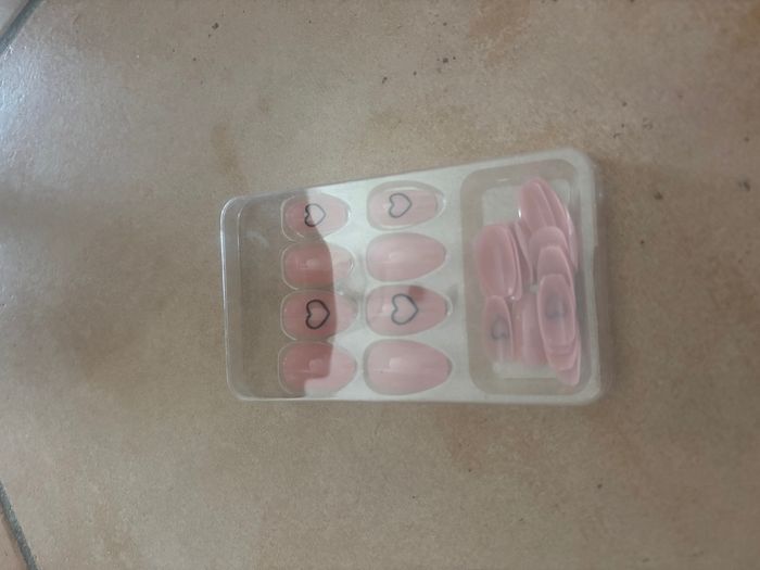 Faux ongles motif coeur