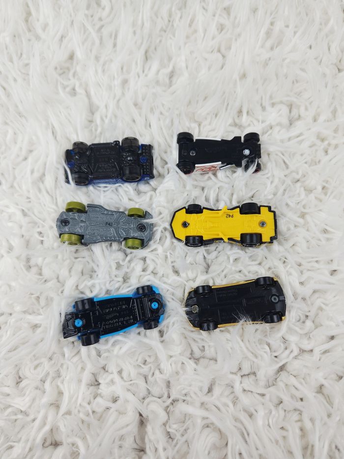 Lot de 24 petites voitures marque Hot Wheels 🎅 - photo numéro 6